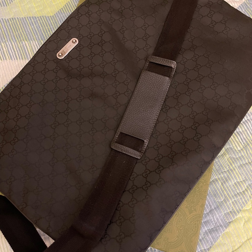 Gucci Zip Top Black Messenger Bag